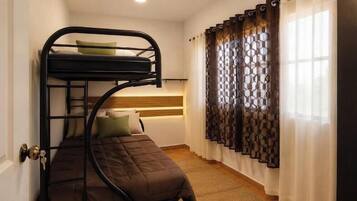 2 habitaciones, tabla de planchar con plancha, wifi y ropa de cama
