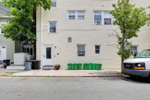 Interior - 5 Blocks to Sand! Pet-friendly Unit in Ocean Grove (Ocean Grove)