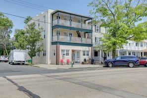Interior - 5 Blocks to Sand! Pet-friendly Unit in Ocean Grove (Ocean Grove)