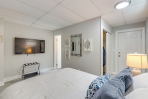 Interior - Walk to Beach & Dining: Asbury-ocean Grove Apt (Ocean Grove)