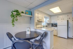 Interior - Walk to Beach, Boardwalk, Restaurants: Asbury Park (Ocean Grove)