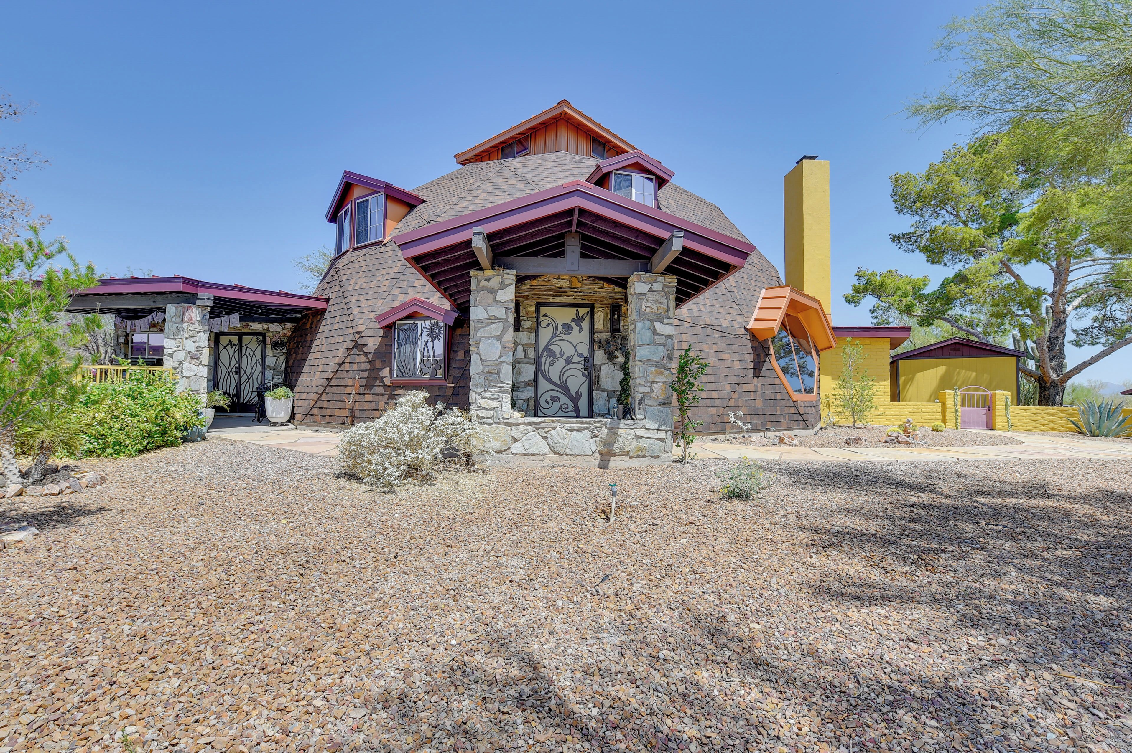 House (6 Bedrooms) | Front of property
