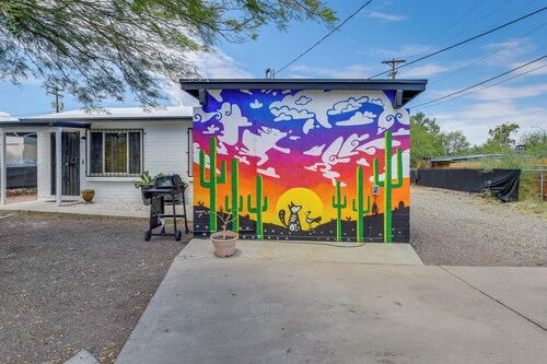 Desert Studio 5 Mi to Dtwn Tucson w/ Shared Yard