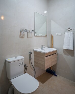 Serviettes fournies, papier toilette