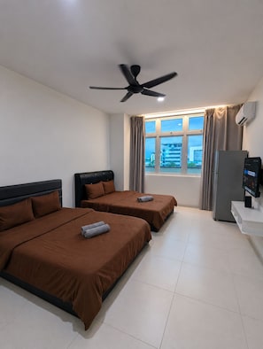 Apartamento, 2 camas Queen | Cortinas blackout, ferros/tábuas de passar roupa, Wi-Fi de cortesia