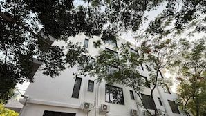 A multi-story building with multiple windows and air conditioning units.