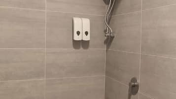 Studio, 2 Queen Beds | Bathroom