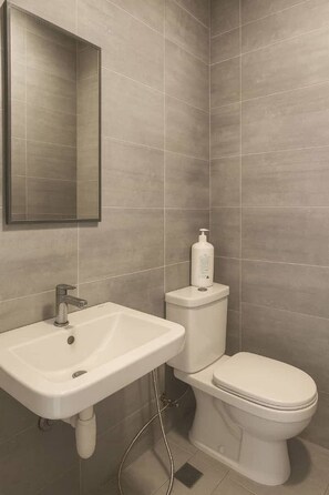 Studio, 2 Queen Beds | Bathroom - Riverine Diamond 7A 4Pax Studio (Kuching)