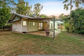 House | 3 bedrooms - Zenhouse Homestead Backyard - Spacious - Patio (Darwin)