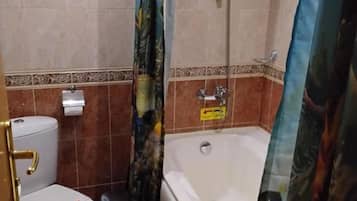 Classic Apartment, City View | Bathroom | Free toiletries, hair dryer (on request), towels, soap