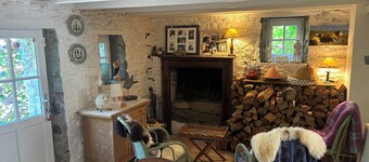 House located 700 meters from Grands-Sables Beach, accessible via a country lane and featuring an enclosed garden