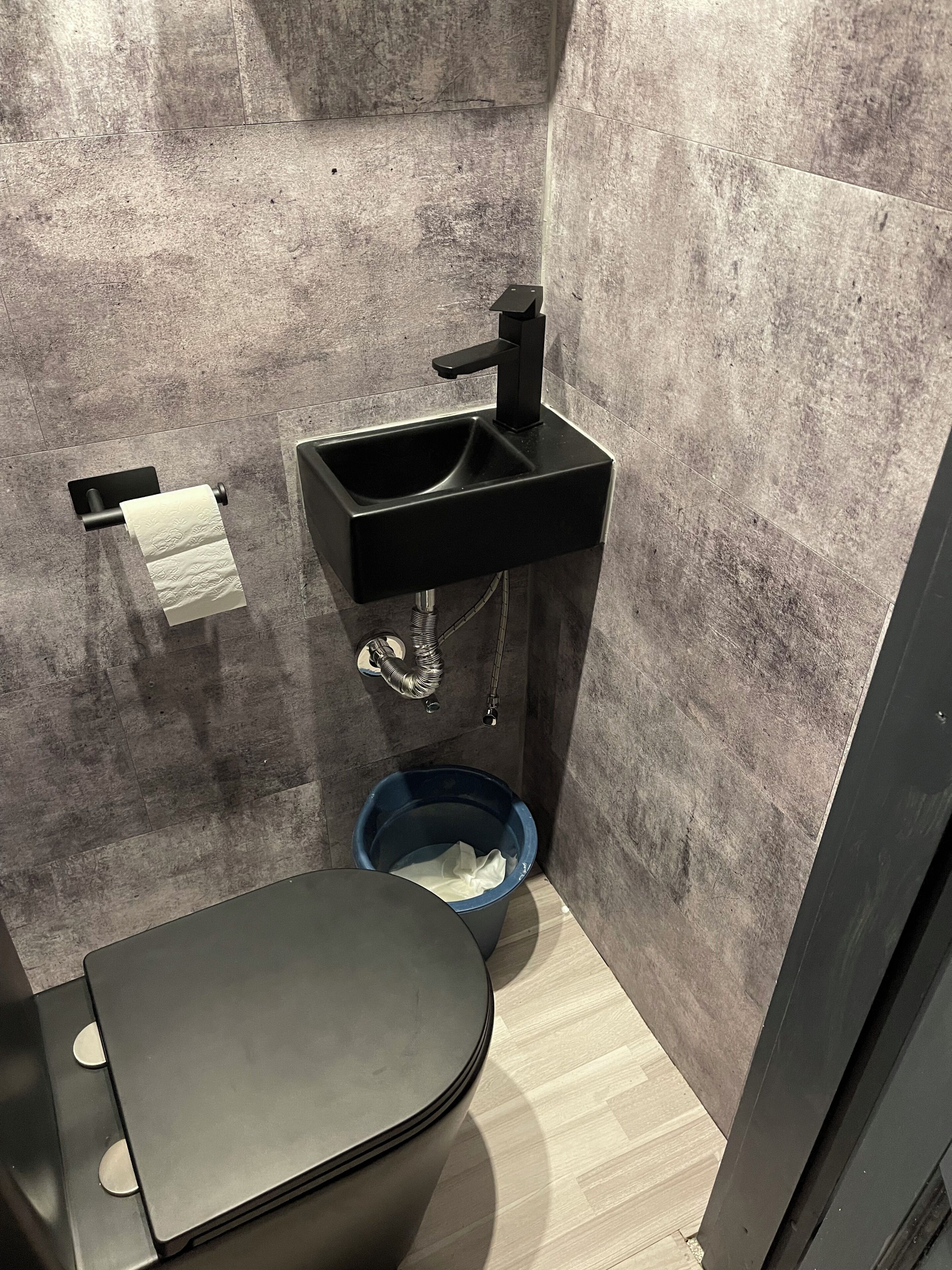 Dusche, Handtücher, Toilettenpapier