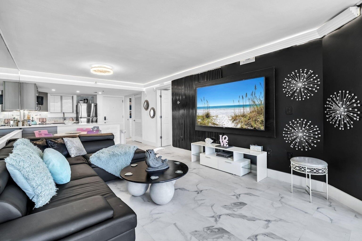 Condo, 1 Bedroom | Living area