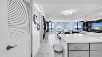 Condo, 1 Bedroom | Interior