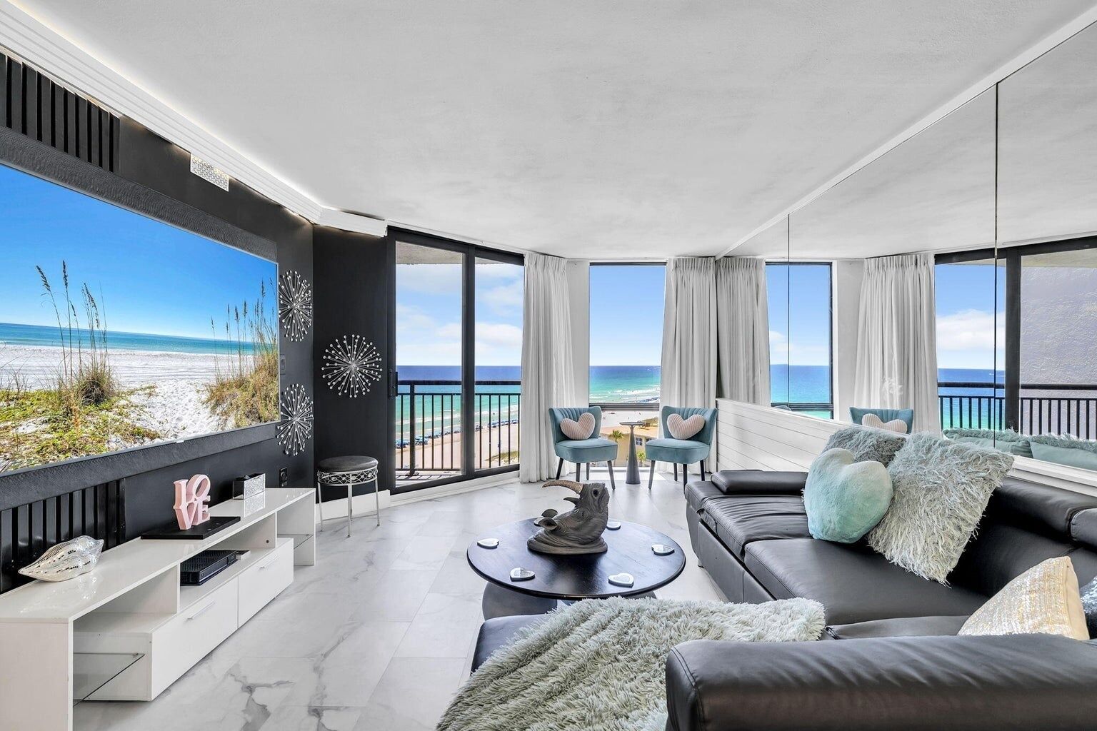 Condo, 1 Bedroom | Living area