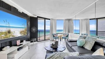 Condo, 1 Bedroom | Living area