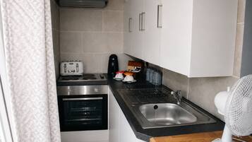 Family Studio, Private Bathroom | Shared kitchen