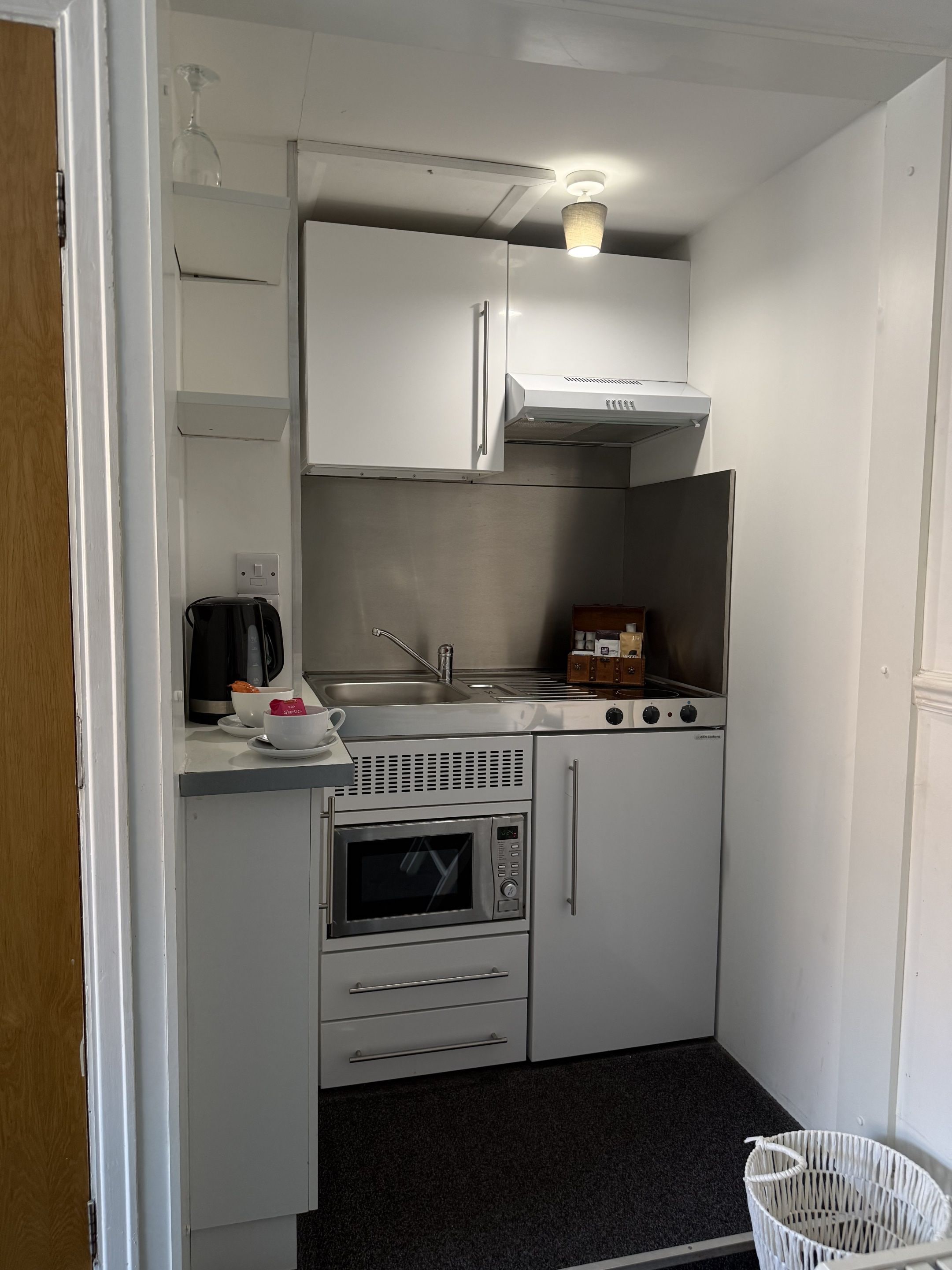 Deluxe Suite, Ensuite | Shared kitchen
