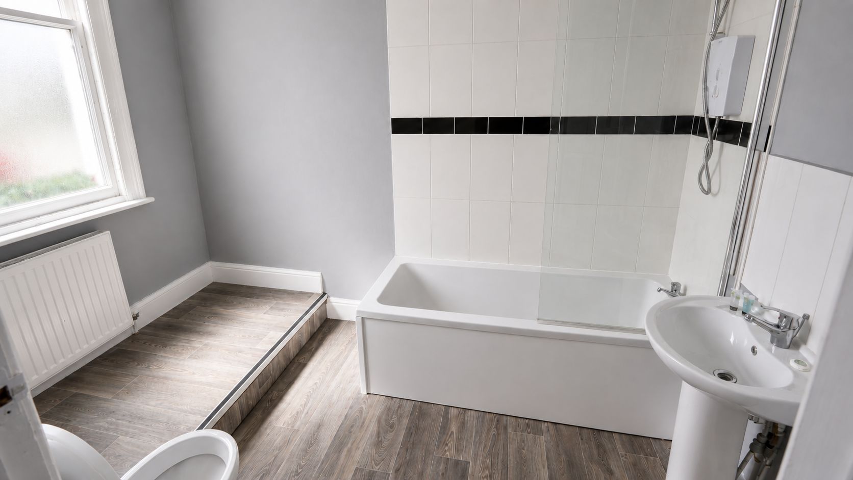Standard Double Room, Ensuite | Bathroom | Free toiletries, soap, shampoo, toilet paper