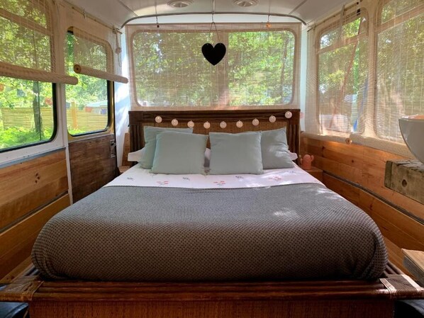 1 bedroom, bed sheets