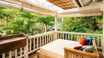 Deluxe Villa, Garden View | Terrace/patio