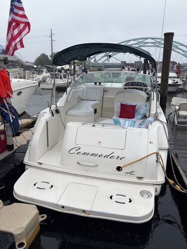Delightful 2-bedroom boat at the Providence Marina.