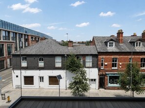 Property grounds - 1,253 sqft Duplex Flat In The Center Of Altrincham - Pass the Keys (Altrincham)