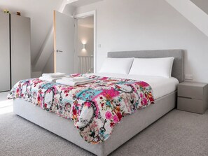3 bedrooms, iron/ironing board, free WiFi, bed sheets - 1,253 sqft Duplex Flat In The Center Of Altrincham - Pass the Keys (Altrincham)
