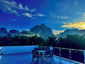 Outdoor dining - Ao nang Private Rooftop Poolvilla (Tambon Ao Nang)