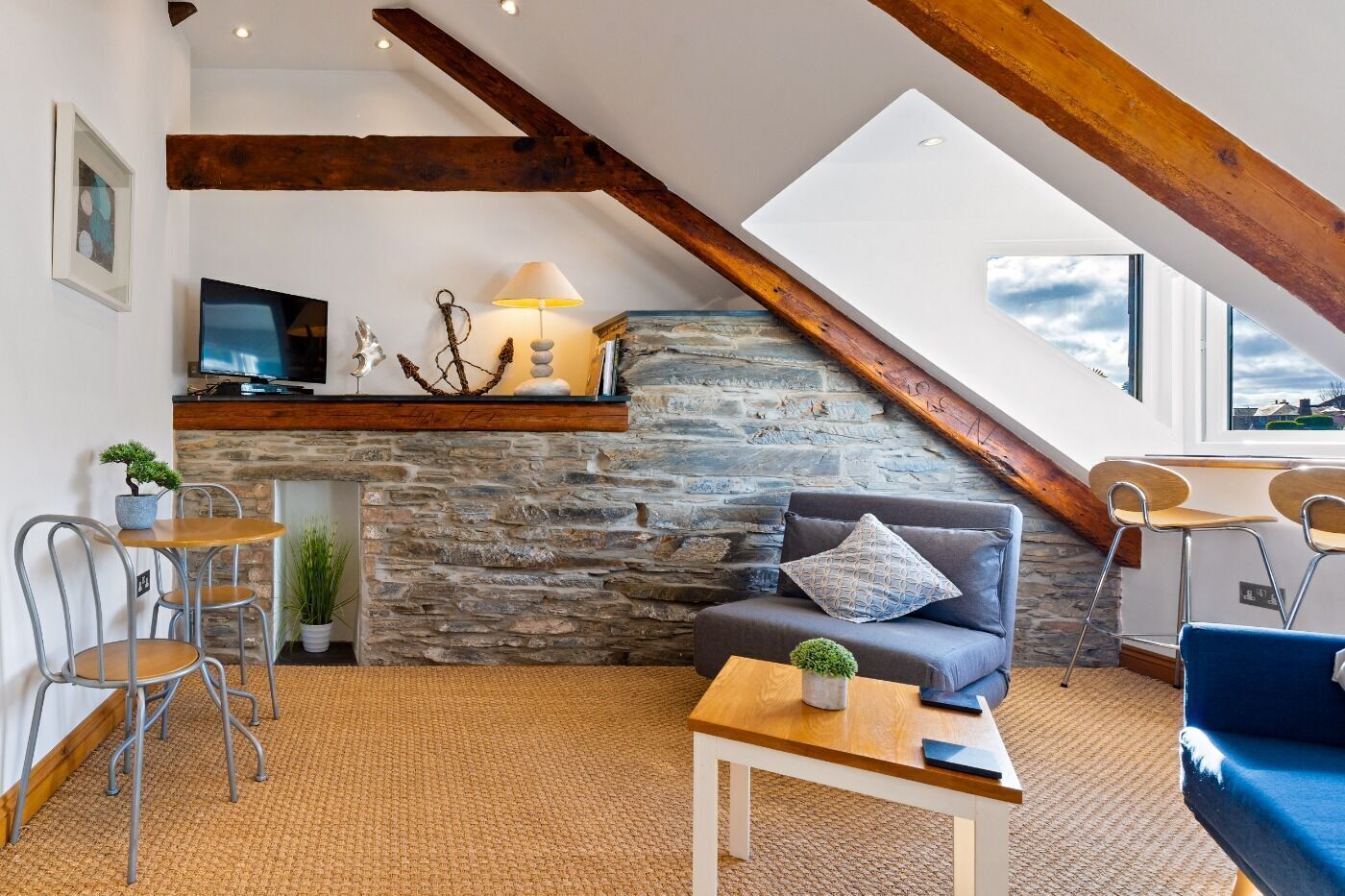 Duke's Retreat - Top Floor Apartment - 1 Bedroom Apartment With Hot Tub - Polzeath Beach