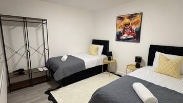 3 bedrooms, iron/ironing board, WiFi, bed sheets