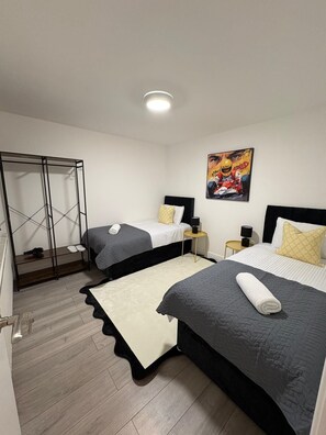 3 bedrooms, iron/ironing board, WiFi, bed sheets