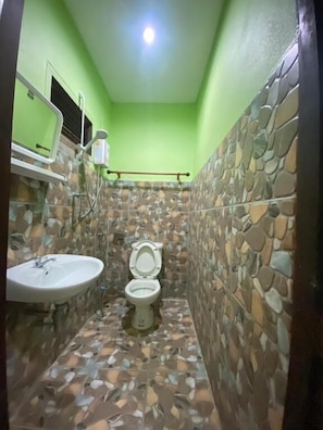 Deluxe Double Room, Mountain View | Bathroom - Letana Guesthouse (Kong Lor)