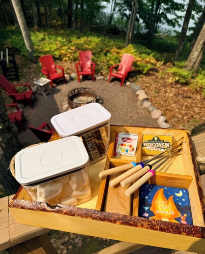 Green Wolf Lodge-Peaceful, 3-Bedroom Cabin on Spider Lake Chain near Hayward