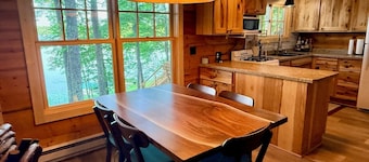 Green Wolf Lodge-Peaceful, 3-Bedroom Cabin on Spider Lake Chain near Hayward
