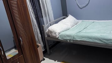 WiFi, bed sheets