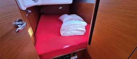 3 bedrooms, bed sheets