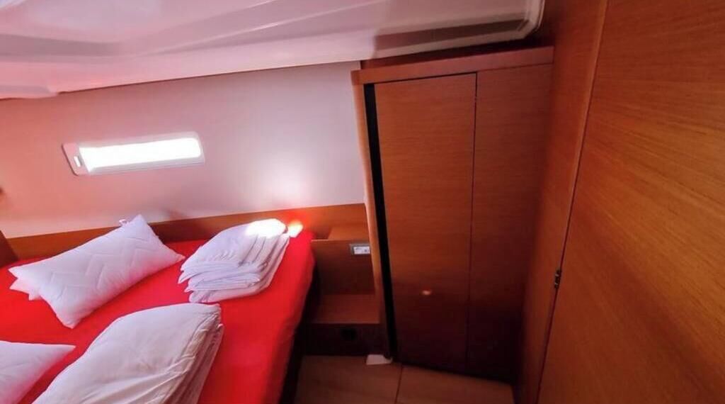 3 bedrooms, bed sheets