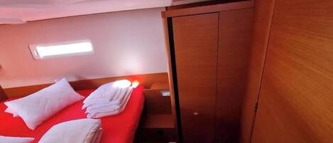 3 bedrooms, bed sheets