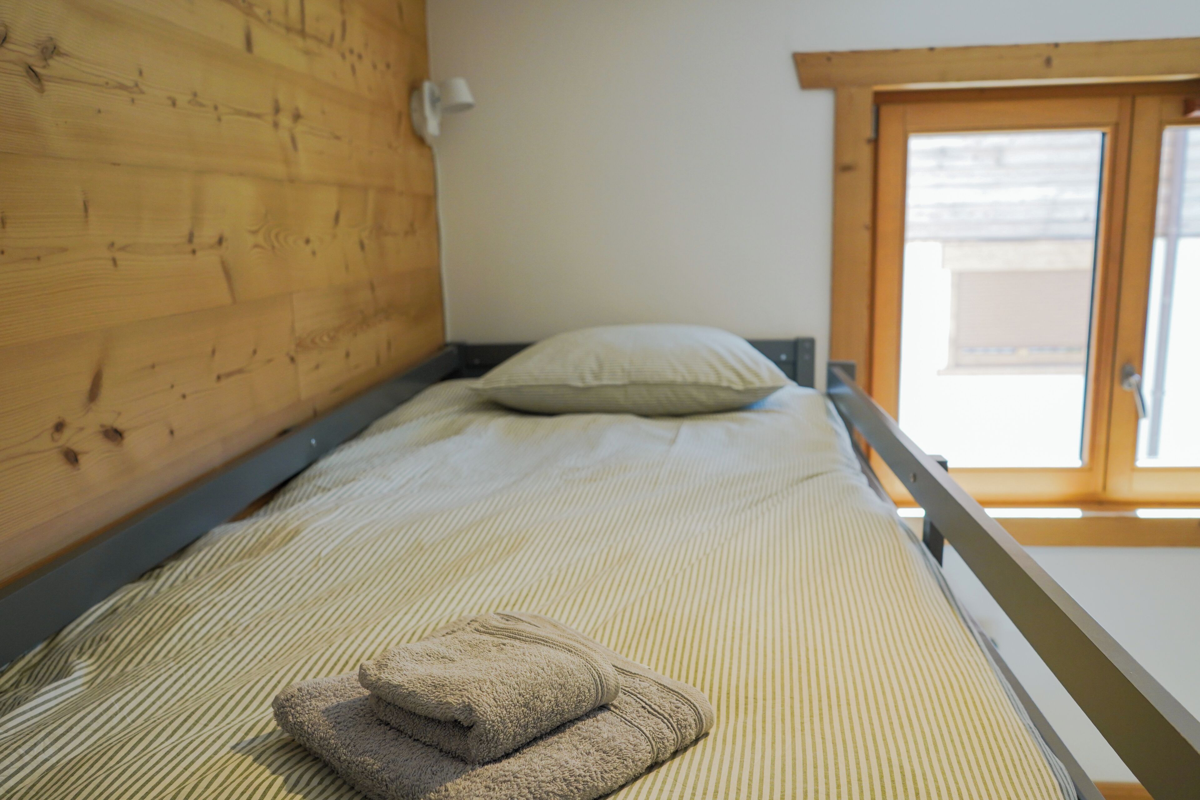 2 slaapkamers, een strijkplank/strijkijzer, internet, beddengoed