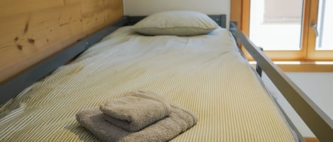 2 bedrooms, iron/ironing board, Internet, bed sheets