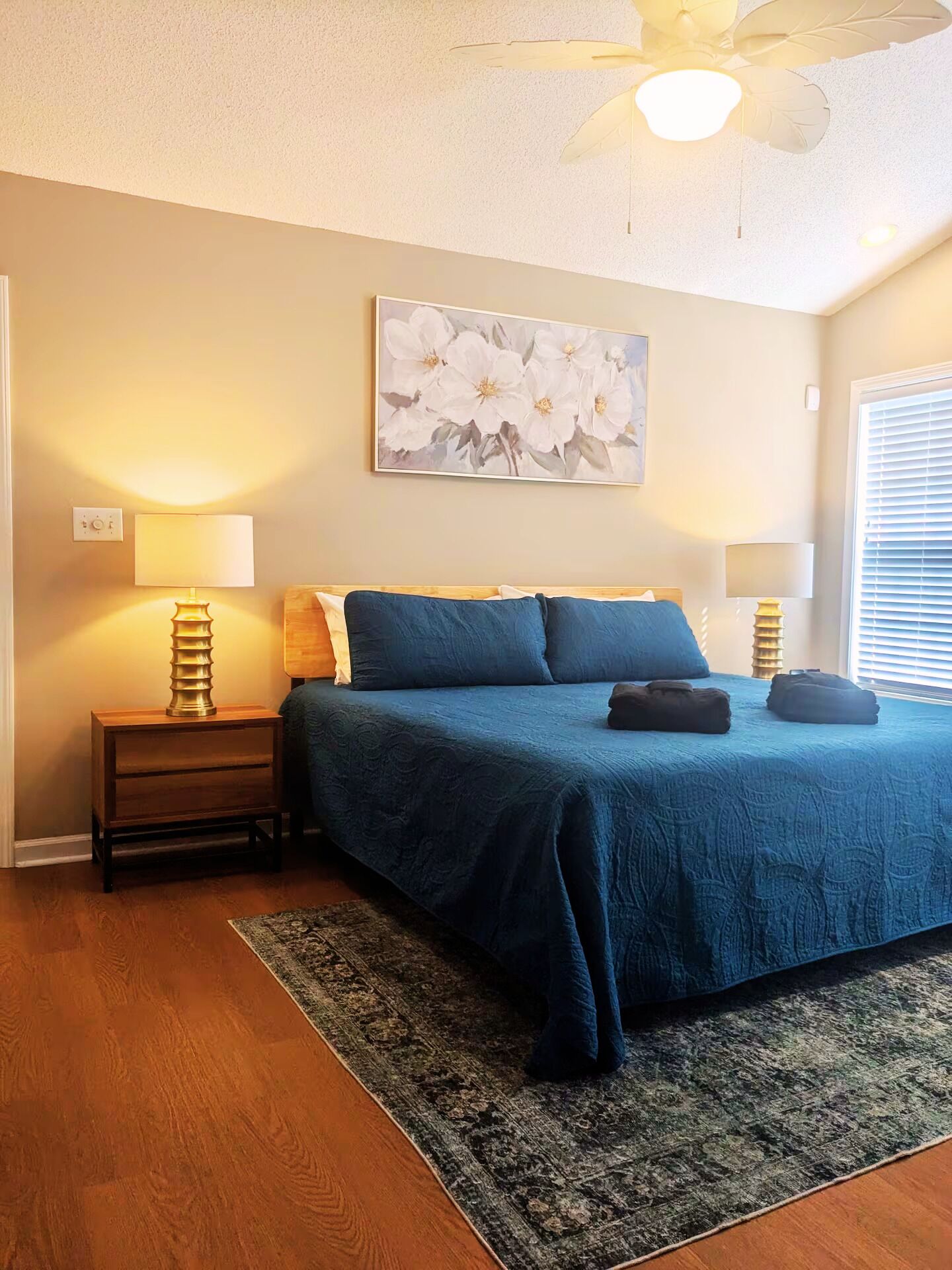 3 bedrooms, desk, iron/ironing board, WiFi (free)
