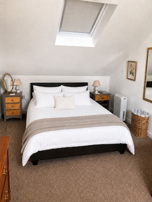 2 bedrooms, iron/ironing board, travel cot, free WiFi - Two bed apartment, sleeps 5, ideal for work and family stays (New Longton)