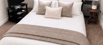 Two bed apartment, sleeps 5, ideal for work and family stays