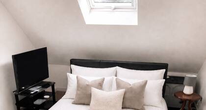 Two bed apartment, sleeps 5, ideal for work and family stays