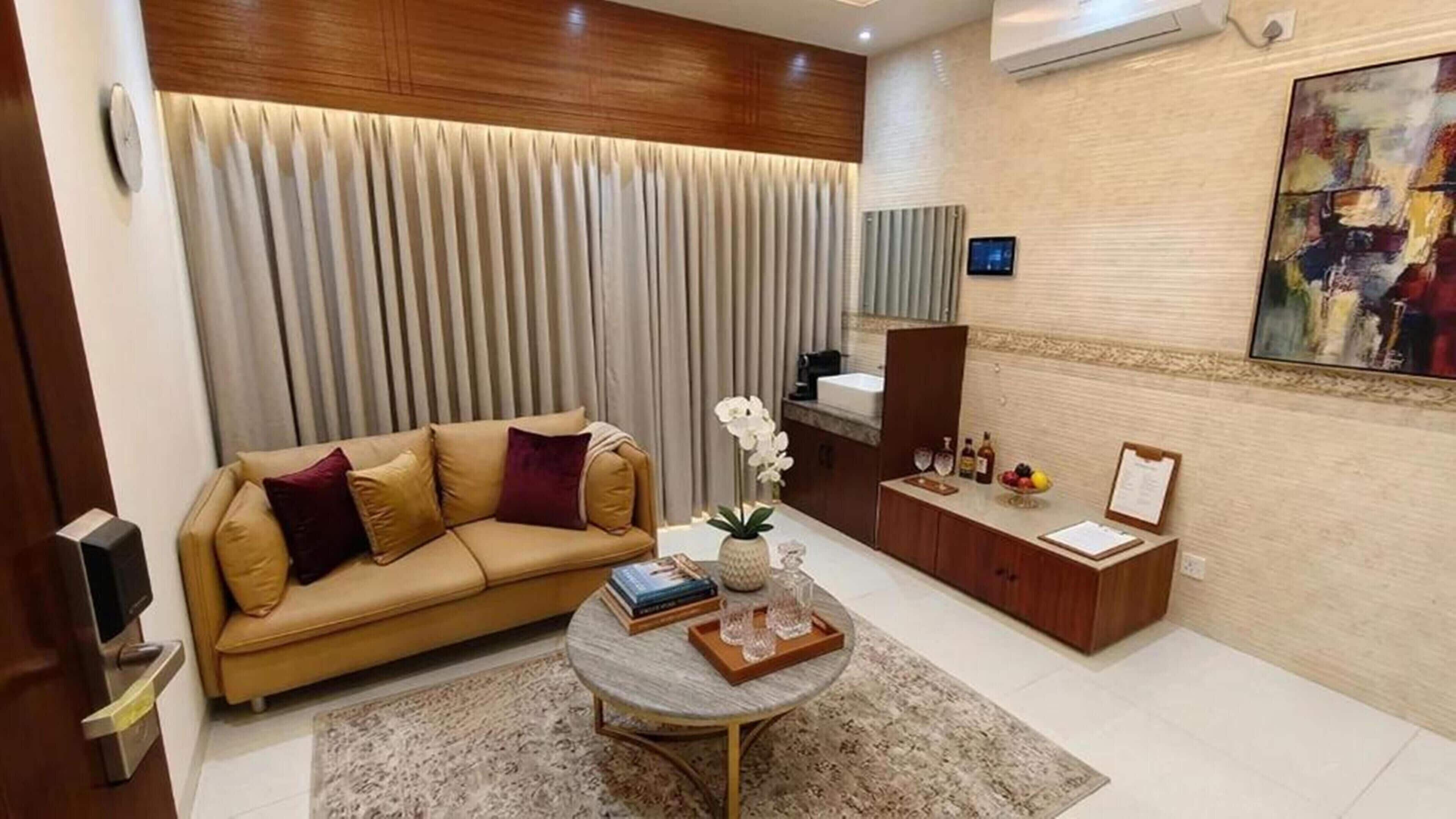 Family Suite, City View | Blackout curtains, free WiFi