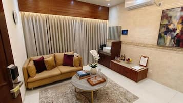 Family Suite, City View | Blackout curtains, free WiFi