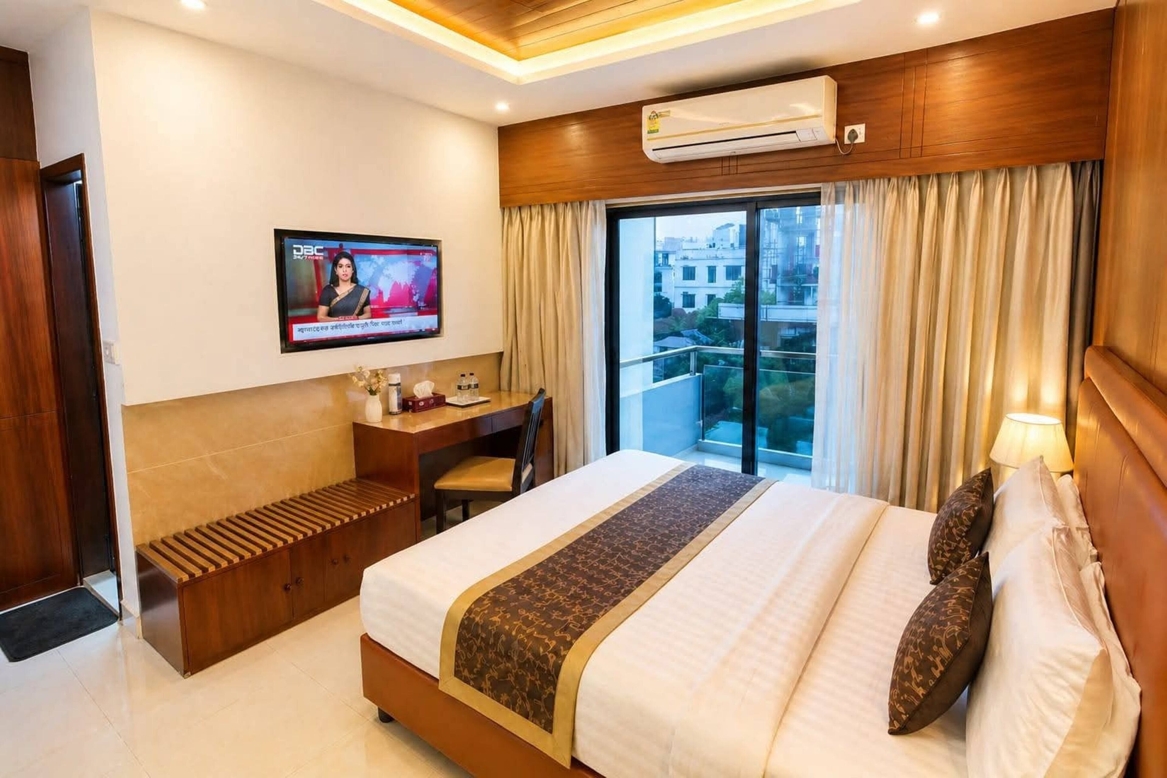 Deluxe Double Room, City View | Blackout curtains, free WiFi