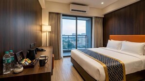 Minibar, blackout curtains, free WiFi, bed sheets - Royal Richmond Hotel (Dhaka)