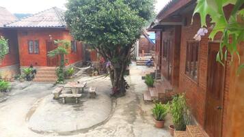 Standard Bungalow | Outdoor dining